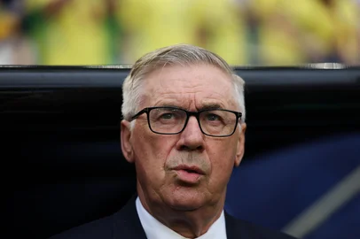 Brazil's Italian head coach Carlo Ancelotti gestures ahead of the 2026 World Cup Group C football match between Scotland and Brazil at the Miami Stadium in Miami Gardens on June 24, 2026.  (Photo by PATRICIA DE MELO MOREIRA / AFP)Editoria: SPOLocal: MiamiIndexador: PATRICIA DE MELO MOREIRASecao: soccerFonte: AFPFotógrafo: STF<!-- NICAID(16315385) -->