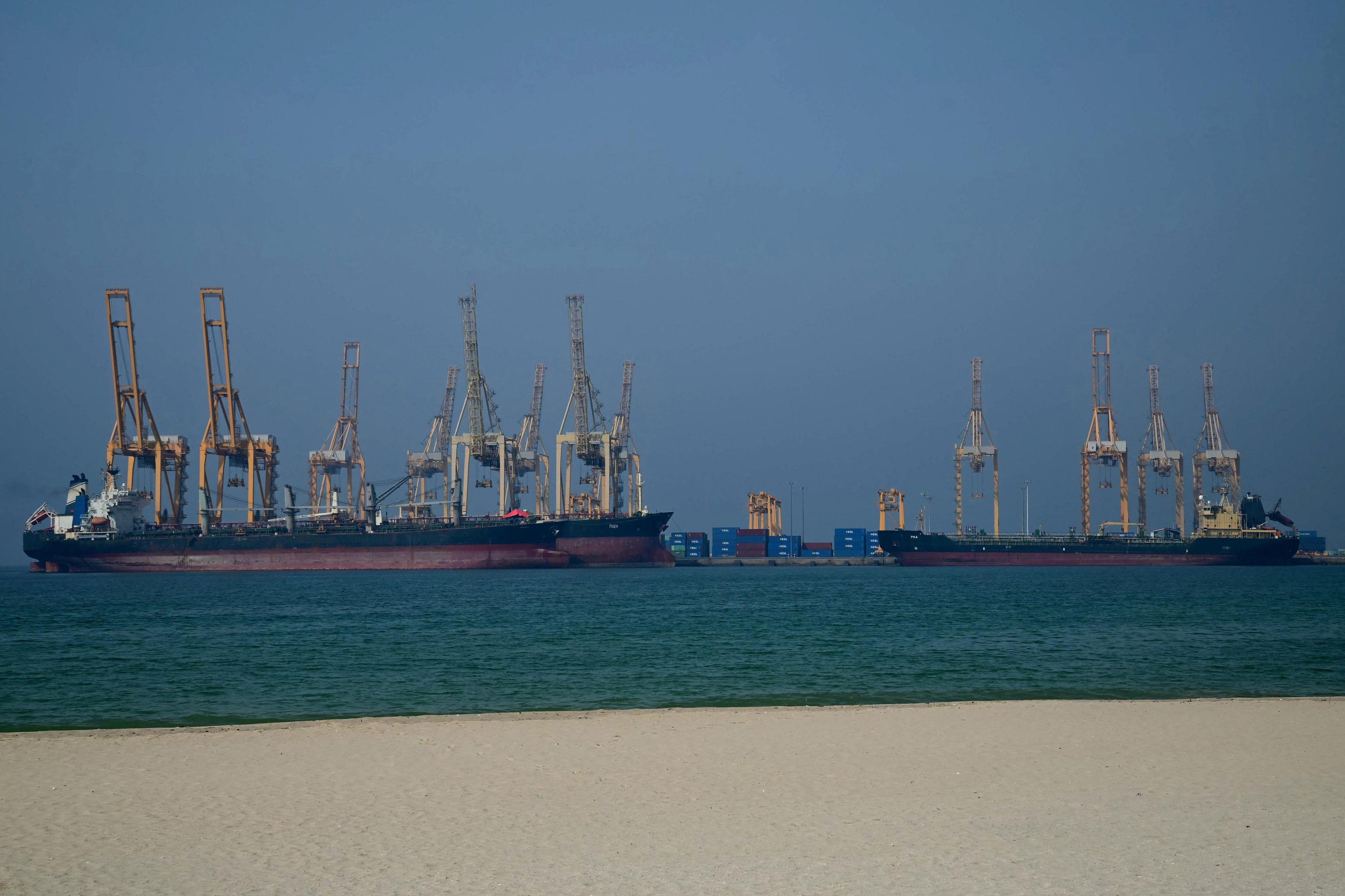 Carnaval no Brasil e feriado nos EUA, mas tens&otilde;es no Ir&atilde; fazem petr&oacute;leo subir