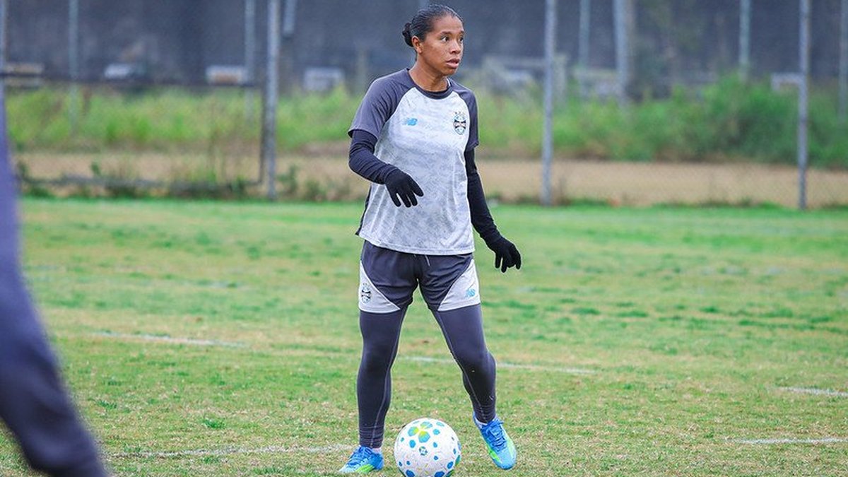 Grêmio anuncia renovação de contrato com capitã do time feminino
