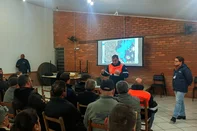 A comunidade do bairro Fátima Baixo, em Caxias do Sul, conheceu nesta quarta-feira o Plano de Ação de Emergência (PAE) para a área de influência da represa São Miguel, cuja barragem integra o Complexo Dal Bó.<!-- NICAID(16345103) -->