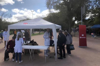 Para fomentar a prática de atividades ligadas à saúde e o bem-estar, a Uniritter realiza, na manhã desta quarta-feira (24), o projeto Mais Saúde, no trecho 3 da Orla do Guaíba, em Porto Alegre. Com orientações sobre a importância da vida saudável e hábitos preventivos, haverá a distribuição de materiais educativas e aferição de pressão para quem se interessar.<!-- NICAID(15743289) -->