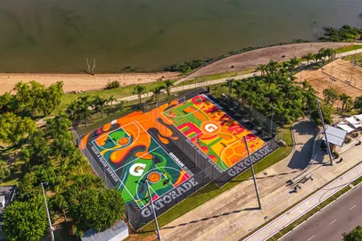 Duas quadras poliesportivas com pinturas às margens do Guaíba, no Trecho 1 da Orla<!-- NICAID(15709604) -->