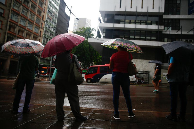 Porto Alegre, RS, Brasil, 08/03/2024 - Mudança no clima traz chuva e baixa temperaturas - Foto: Jonathan Heckler/Agência RBS<!-- NICAID(15700501) -->