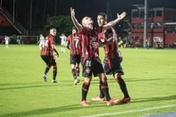 Renato Kayzer comemora gol do Vitória sobre o Vasco. Foto: Victor Ferreira/EC Vitória/Divulgação<!-- NICAID(16034702) -->
