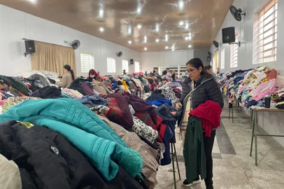 ONG Amor arrecada fundos em bazar solidário com milhares de itens em Passo Fundo<!-- NICAID(16098200) -->