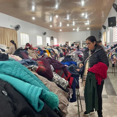 ONG Amor arrecada fundos em bazar solidário com milhares de itens em Passo Fundo<!-- NICAID(16098200) -->