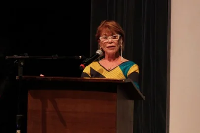 Adelina Mezzari, professora da Faculdade de Farmácia e Pró-Reitoria de Extensão da Univerisade Federal do Rio Grande do Sul (UFRGS), faleceu neste domingo (28) em Porto Alegre. Foram 26 anos como docente da instituição, que declarou luto oficial de três dias a contar da data do falecimento.<!-- NICAID(15748118) -->
