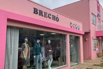 Mega Brechó Solidário em Passo Fundo oferece peças a partir de R$ 10 em prol de pacientes com câncer<!-- NICAID(16260506) -->
