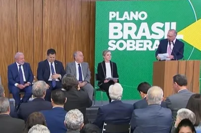 O governo federal anuncia nesta quarta (13) um pacote de medidas para socorrer exportadoras impactadas pela tarifa de 50% dos EUA<!-- NICAID(16100541) -->