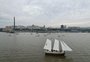 Reprodução do histórico barco usado por Giuseppe Garibaldi faz passeios pelo Guaíba, em Porto Alegre