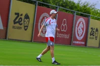 Pezzolano deve ter time misto no sábado