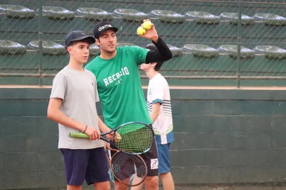 Equipes competitivas do Recreio da Juventude aproveitam Clínica de Tênis com Marcelo Demoliner<!-- NICAID(15510242) -->