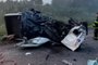 Acidente entre caminhonete e micro-ônibus deixa dois mortos e nove feridos em Guaporé<!-- NICAID(15425707) -->