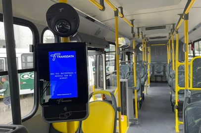 Coleurb apresenta novos ônibus da frota, com entrada USB e elevador de acessibilidade<!-- NICAID(15816220) -->