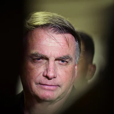Ex-presidente da República Jair Bolsonaro concede entrevista após encontro com senadores do Bloco Vanguarda. A reunão marca o início das atividades legislativas e tem como pauta principal a instalação das comissões, além de debates sobre temas estratégicos para a oposição, incluindo a anistia para os manifestantes dos atos de 8 de janeiro, uma das bandeiras defendidas pelos senadores. Foto: Saulo Cruz/Agência SenadoLocal: BrasÃ­liaIndexador: Saulo CruzFonte: AgÃªncia SenadoFotógrafo: sc<!-- NICAID(15979332) -->