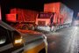 Três pessoas ficam feridas em colisão envolvendo caminhões e carreta na RS-122, em Farroupilha<!-- NICAID(15692519) -->