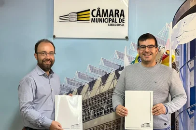 Felipe Gremelmaier e Rafael Bueno propõem Cidadão Caxiense a Sartori e Alceu Barbosa Velho<!-- NICAID(15470914) -->