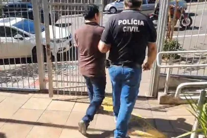Homem que se passava por médico é preso após tentativa de golpe <!-- NICAID(16030227) -->