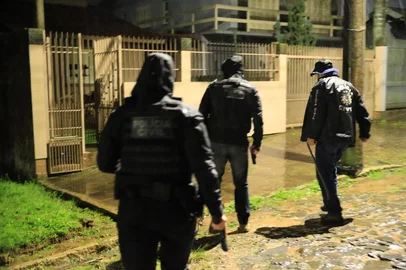 CAMAQUÃ, RS, BRASIL, 22-08-2025: Operação policial. Operação REGALIA desarticula esquema de corrupção em presídios da Região Sul. Foto: Ronaldo Bernardi/Agência RBS<!-- NICAID(16107397) -->