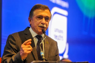 CAXIAS DO SUL, RS, BRASIL, 17/10/2023. Cobertura da 35ª Mercopar + cases. Prefeito Adiló Didomenico (Neimar De Cesero/Agência RBS)Indexador: NEIMAR DE CESERO<!-- NICAID(15571487) -->