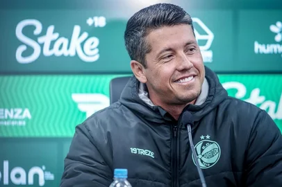 Apresentação do técnico Thiago Carpini no Alfredo Jaconi.<!-- NICAID(16095502) -->