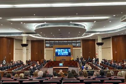 Em sessão nesta segunda-feira (26), o Órgão Especial do Tribunal de Justiça do Rio Grande do Sul (TJ-RS) elegeu as duas listas tríplices que concorrerão a duas vagas de desembargador. Pela OAB, os finalistas são Marcelo Machado Bertoluci (22 votos), Paulo Roberto Cardoso Moreira de Oliveira (19 votos) e Fabiana Azevedo da Cunha Barth (13 votos). Já pelo Ministério Público, disputarão os assentos Marcelo Lemos Dornelles (18 votos), Veleda Maria Dobke (18 votos) e Cláudio Ari Pinheiro de Mello (16 votos).