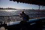 Passeio de Barco em Torres TORRES, RS, BRASIL, 27.12.2023: Passeio de barco leva turistas admirarem as belezas das praias de Torres. Foto: Camila Hermes/Agencia RBS<!-- NICAID(15637140) -->