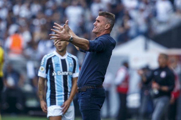 [OPINIÕES] Mancini recuou demais o Grêmio no final do jogo contra o Corinthians?