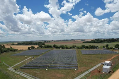 Grupo Lins Ferrão usa placas solares para abastecer Lojas Pompeia<!-- NICAID(15326083) -->