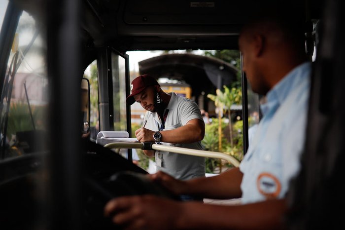 Motivo da greve é o conjunto de projetos na Câmara Municipal envolvendo a venda da empresa e a retirada gradual de cobradores de ônibus