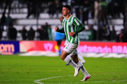 CAXIAS DO SUL, RS, BRASIL, 13/05/2026. Juventude x São Paulo, jogo válido pela quinta fase da Copa do Brasil e realizado no estádio Alfredo Jaconi. Na foto, o zagueiro Marcos Paulo. (Porthus Junior/Agência RBS)Indexador: BTK<!-- NICAID(16284828) -->