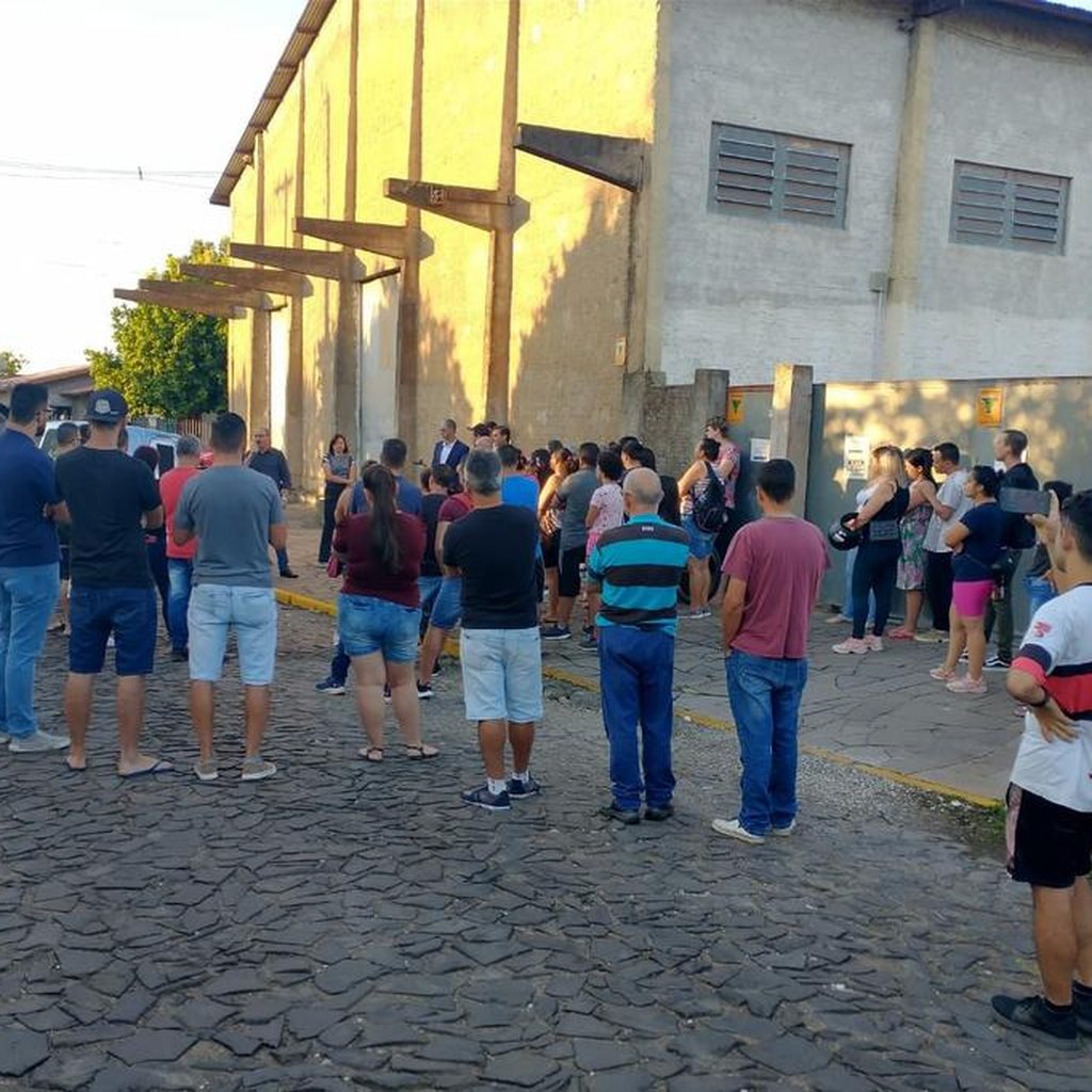Funcionários da fabrica São Francisco Calçados (Foto Reprodução/ GZH)
