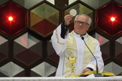 Morre padre Izidoro Bigolin em Caxias do Sul <!-- NICAID(15017751) -->