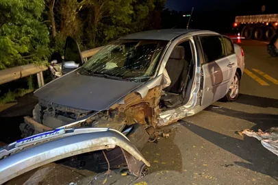 Três pessoas ficam feridas em acidente na BR-285, em Carazinho<!-- NICAID(15944084) -->