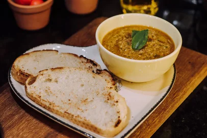 dia do amigo , receitas da lela , lela zaniol , destemperados , pesto de tomate, muffin de ovo e bacon, lasanha de presunto e queijo, banoffee<!-- NICAID(15152217) -->