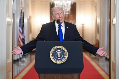 SAUL LOEB / AFP US President Donald Trump participates in the Angel Families Remembrance CeremonyUS President Donald Trump speaks during the Angel Families Remembrance Ceremony in the East Room of the White House in Washington, DC, on February 23, 2026. (Photo by SAUL LOEB / AFP)Editoria: POLLocal: WashingtonIndexador: SAUL LOEBSecao: politics (general)Fonte: AFPFotógrafo: STF<!-- NICAID(16231396) -->