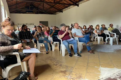 Assembleia geral da UAB (a União das Associações de Bairros) aprovou por maioria encaminhamento jurídico-administrativo em defesa da proposta original de ocupação do prédio histórico da Maesa.<!-- NICAID(15366721) -->
