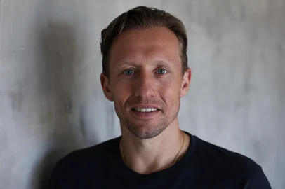 PORTO ALEGRE, RS, BRASIL, 04-11-2025: 20 anos da Batalha dos Aflitos. Retratos do meio campista, Lucas Leiva, um dos nomes da emblemática final. Foto: Renan Mattos / Agência RBS<!-- NICAID(16160706) -->