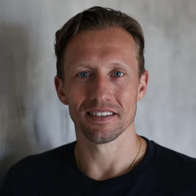 PORTO ALEGRE, RS, BRASIL, 04-11-2025: 20 anos da Batalha dos Aflitos. Retratos do meio campista, Lucas Leiva, um dos nomes da emblemática final. Foto: Renan Mattos / Agência RBS<!-- NICAID(16160706) -->