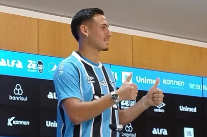 Erick Noriega, reforço do Grêmio, em sua apresentação realizada na Arena<!-- NICAID(16107562) -->