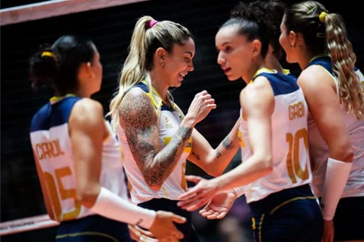 Thaisa, Gabi, vôlei