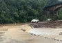 Trecho da RS-437, entre Vila Flores e Antônio Prado, é bloqueado após rio invadir a pista 