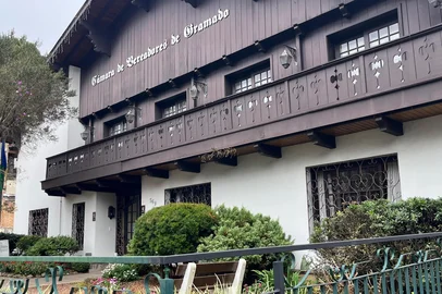 A Câmara de Vereadores de Gramado está promovendo um curso gratuito de redação para Exame Nacional do Ensino Médio (Enem), voltado para os alunos de escolas municipais ou estaduais. São 50 vagas disponíveis, e as inscrições já estão abertas pelo link e vão até 30 de setembro. <!-- NICAID(16100088) -->