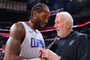 Los Angeles Clippers v San Antonio SpursSAN ANTONIO, TX - NOVEMBER 22: Kawhi Leonard #2 of the LA Clippers talks to Head Coach Gregg Popovich of the San Antonio Spurs after the game on November 22, 2023 at the Frost Bank Center in San Antonio, Texas. NOTE TO USER: User expressly acknowledges and agrees that, by downloading and or using this photograph, user is consenting to the terms and conditions of the Getty Images License Agreement. Mandatory Copyright Notice: Copyright 2023 NBAE   Michael Gonzales/NBAE via Getty Images/AFP (Photo by Michael Gonzales / NBAE / Getty Images / Getty Images via AFP)Editoria: SPOLocal: San AntonioIndexador: MICHAEL GONZALESSecao: basketballFonte: NBAE / Getty ImagesFotógrafo: CONTRIBUTOR<!-- NICAID(15606466) -->