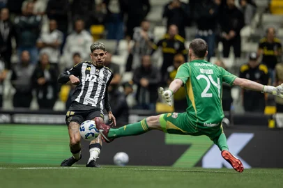 BELO HORIZONTE, BH, BRASIL, 12-06-2025: Internacional visita Atlético-MG pela 12ª rodada do Campeonato Brasileiro 2025, na Arena MRV. O Colorado busca engrenar no Brasileiro após priorizar a classificação na Libertadores. Foto: Pedro Souza/Atlético Mineiro/DivulgaçãoIndexador: PEDRO SOUZA<!-- NICAID(16058850) -->