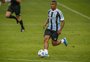 Douglas Costa sofre lesão muscular e está fora do jogo contra o América-MG