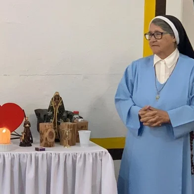 Irmã Lourdes Dias de Castro, que atua em Caxias do Sul, é da Ordem de Santo Agostinho. É a mesma que a do novo Papa, Leão XIV. <!-- NICAID(16033181) -->