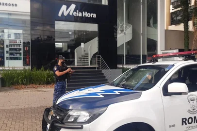 Guarda Municipal fiscaliza estética Meia Hora após suspeita de funcionamento irregular durante bandeira preta em razão da covid e briga com proprietário de outro salão de beleza, Hugo Beauty<!-- NICAID(14724571) -->