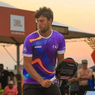 Natã Porte, gaúcho top-35 do ranking mundial de beach tennis<!-- NICAID(15630670) -->