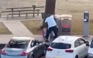 Homem desarma atirador na Australia<!-- NICAID(16186389) -->